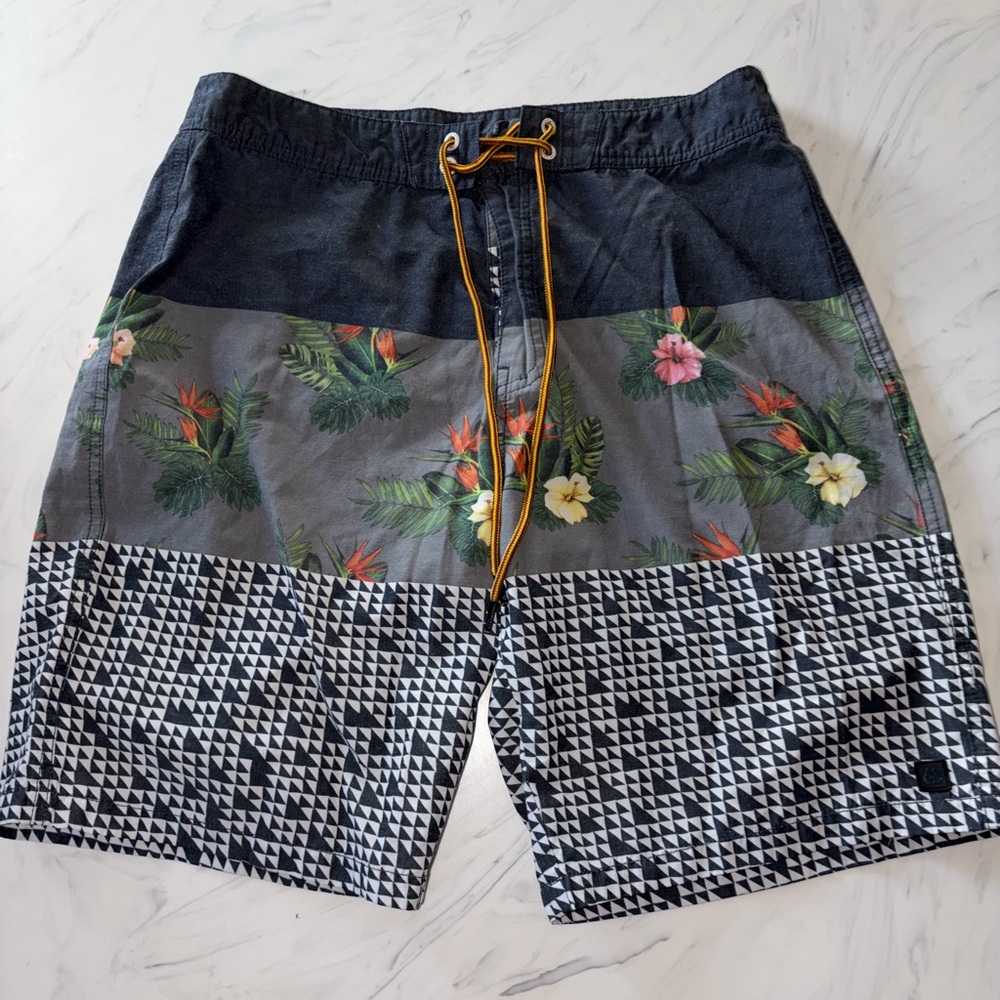 FreeWorld Mens Summer bathing suit swim Trunks board shorts 32 floral checker